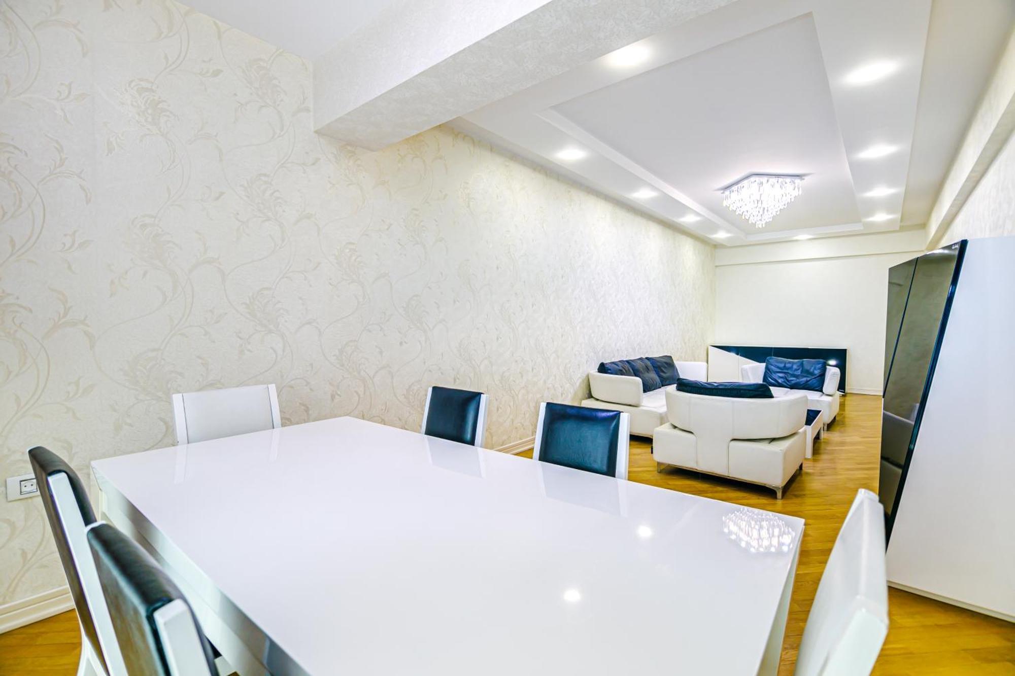 Park Azure Vip Apartment By Baku Housing Exteriör bild